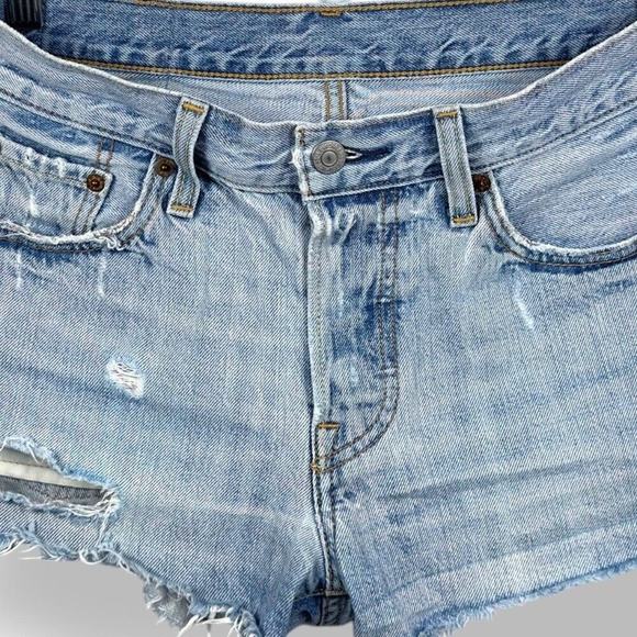 Levi's 501 Women's Light Wash Denim Cut Off High Waisted Jeans Shorts size W25 - Picture 6 of 6